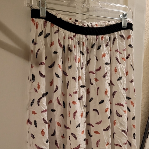 H&M feather patterned skirt - Picture 4 of 4